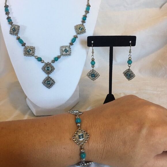 Necklace, Earring,‎ Bracelet SET - Picture 2 of 4